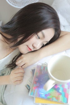 《年轻女教师》在线
