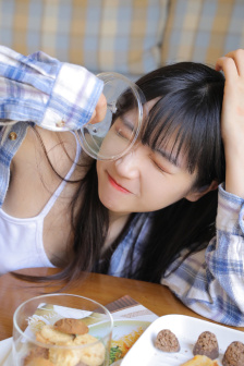 无颜之月[翻白眼][涂指甲]